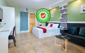 RedDoorz Plus near Lapasan Plaza Cagayan de Oro